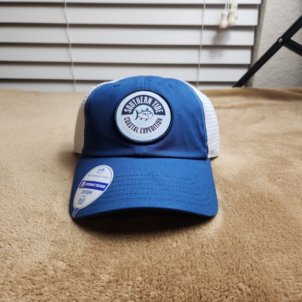 Southern tide NWT coastal Expedition Trucker hat.